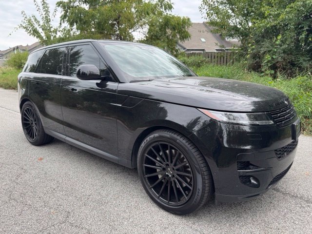 Used 2025 Land Rover Range Rover Sport SE AWD/4WD image 4