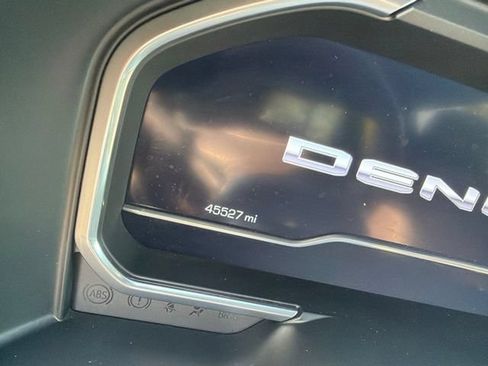 Used 2023 GMC Sierra 1500 Denali w/ Technology Package AWD/4WD image 6