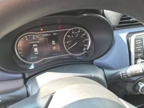 Used 2024 Nissan Versa SV FWD image 17