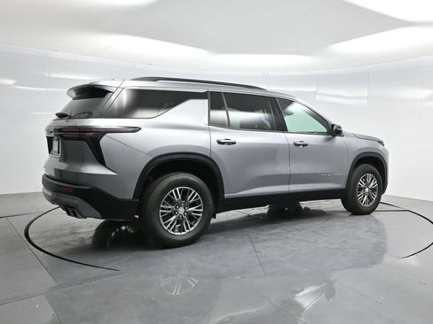Used 2025 Chevrolet Traverse LT AWD/4WD image 32