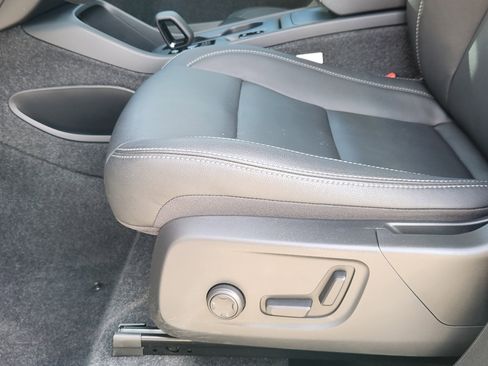 Used 2025 Volvo XC40 B5 Core w/ Protection Package Premier image 31