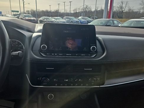 Used 2023 Nissan Rogue SV w/ SV Premium B Package image 18