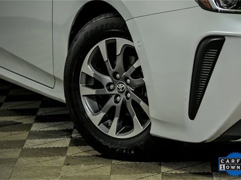 Used 2021 Toyota Prius XLE image 3