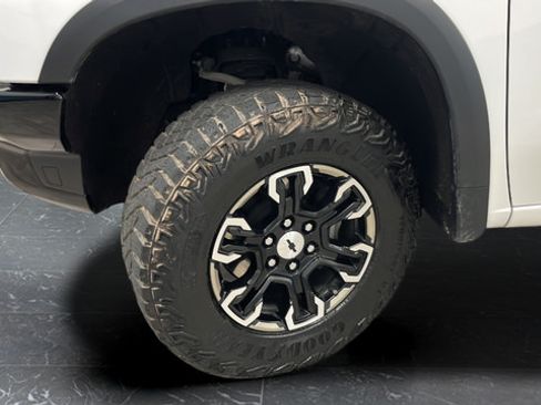 Used 2022 Chevrolet Silverado 1500 ZR2 w/ Technology Package AWD/4WD image 38