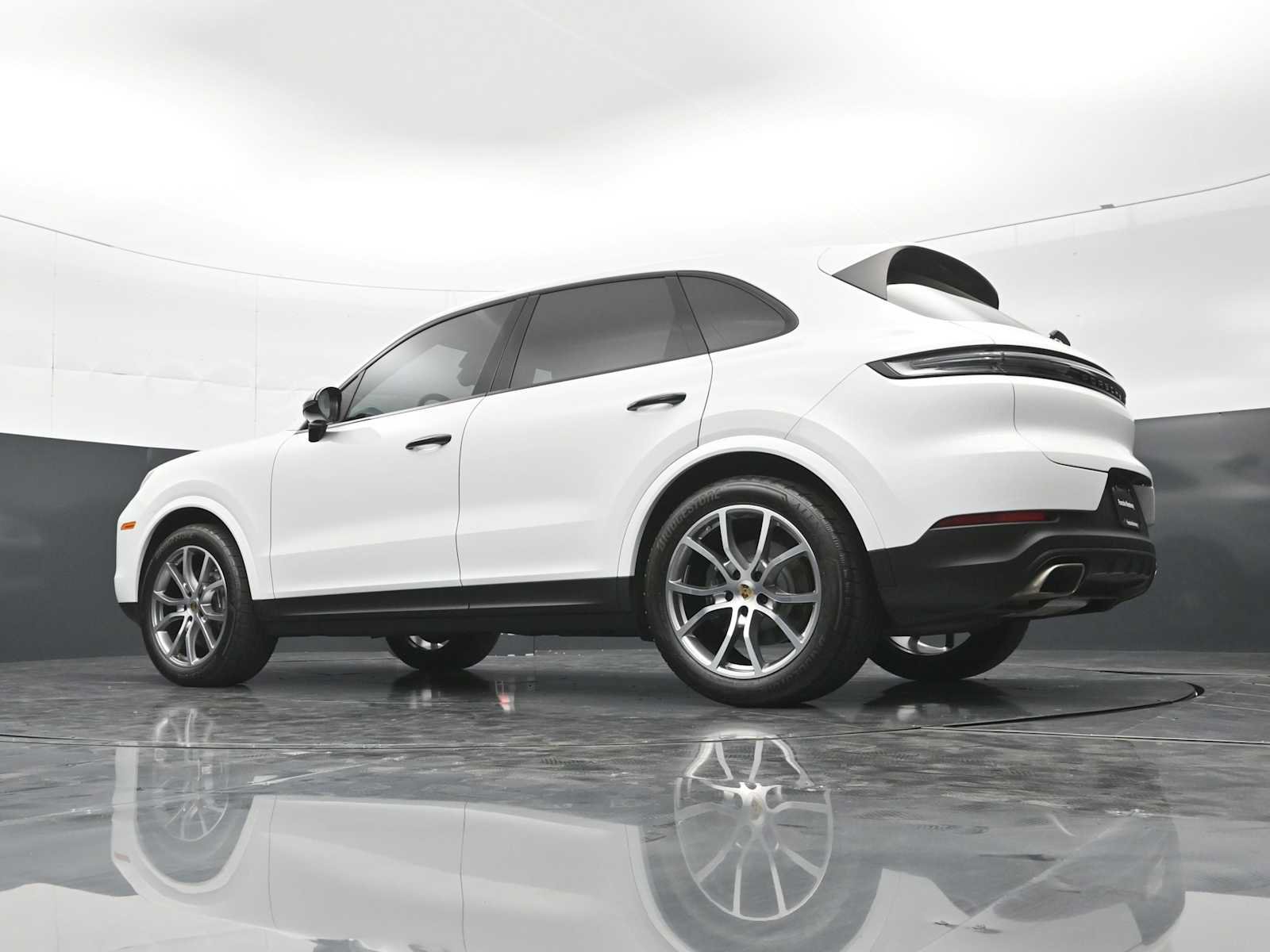 Certified 2024 Porsche Cayenne AWD/4WD image 39