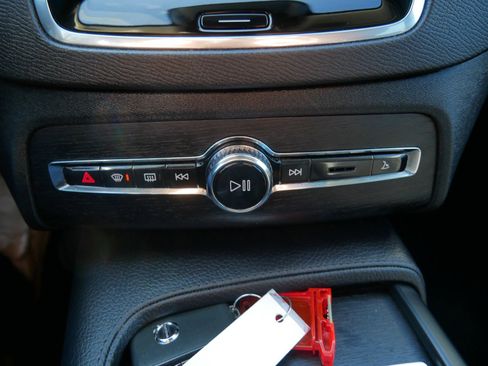 Used 2020 Volvo XC90 T6 Momentum image 21