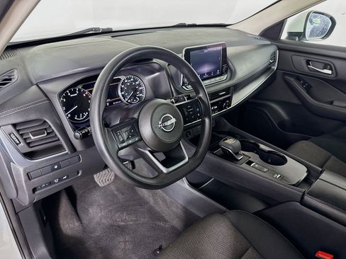 Used 2024 Nissan Rogue SV FWD image 8