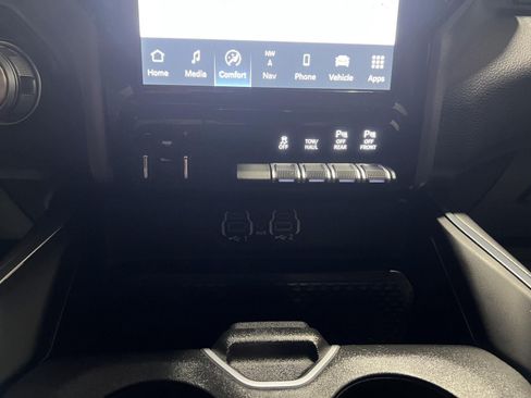 Used 2024 RAM 1500 Laramie AWD/4WD image 16