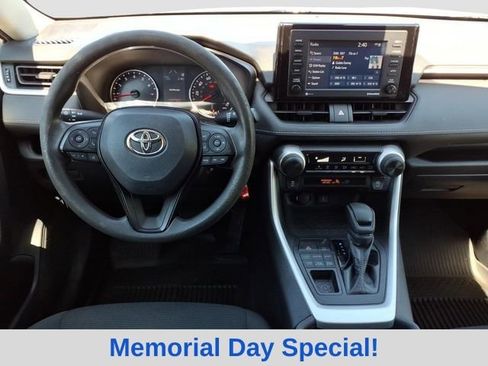 Used 2021 Toyota RAV4 LE AWD/4WD image 14
