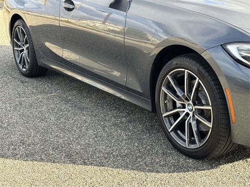 Used 2022 BMW 330i xDrive 330i xDrive w/ Driving Assistance Package image 12