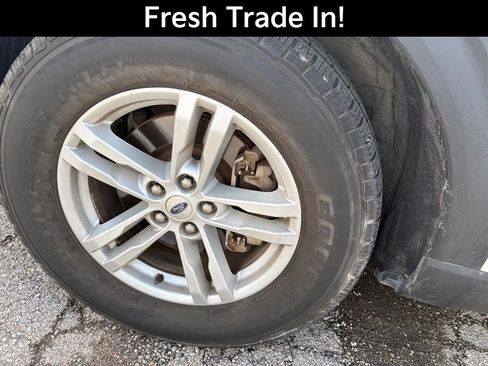 Used 2021 Ford Explorer XLT RWD image 10