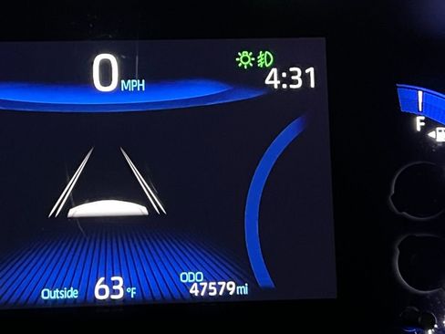 Certified 2022 Toyota Corolla Cross XLE image 39