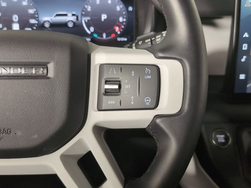 Used 2025 Land Rover Defender 110 S image 21