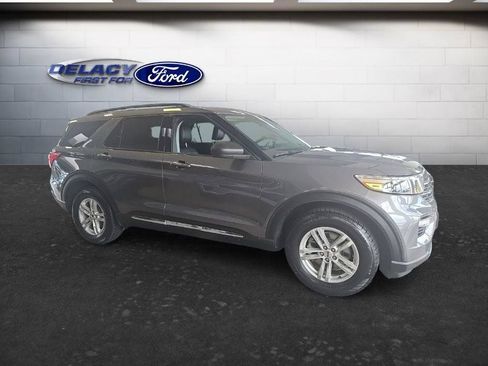 Used 2021 Ford Explorer XLT w/ Equipment Group 202A AWD/4WD image 8