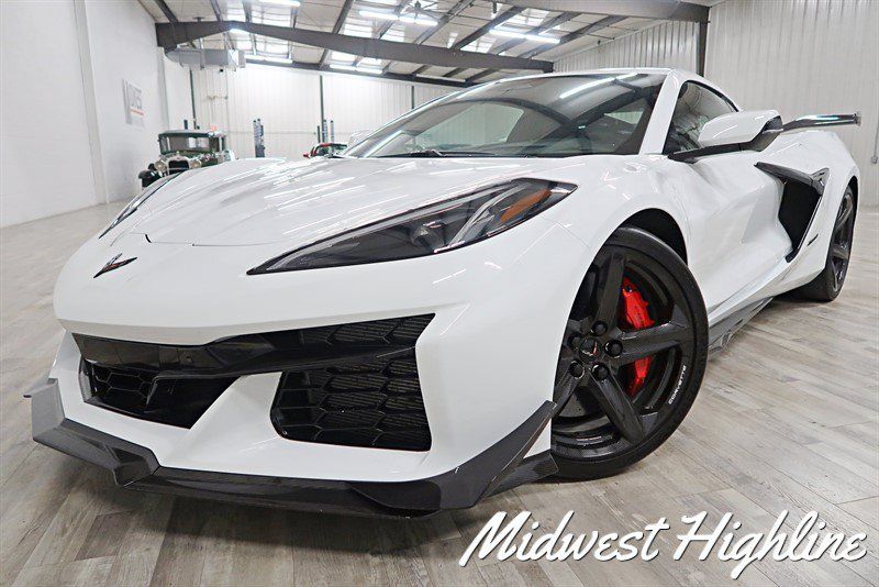 Used 2024 Chevrolet Corvette Z06 w/ Z07 Performance Package RWD image 2