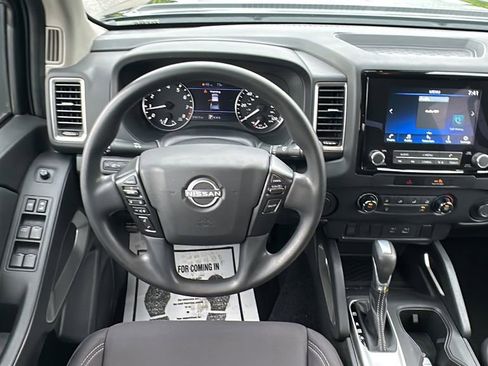 Used 2022 Nissan Frontier SV w/ Graphics Package image 16
