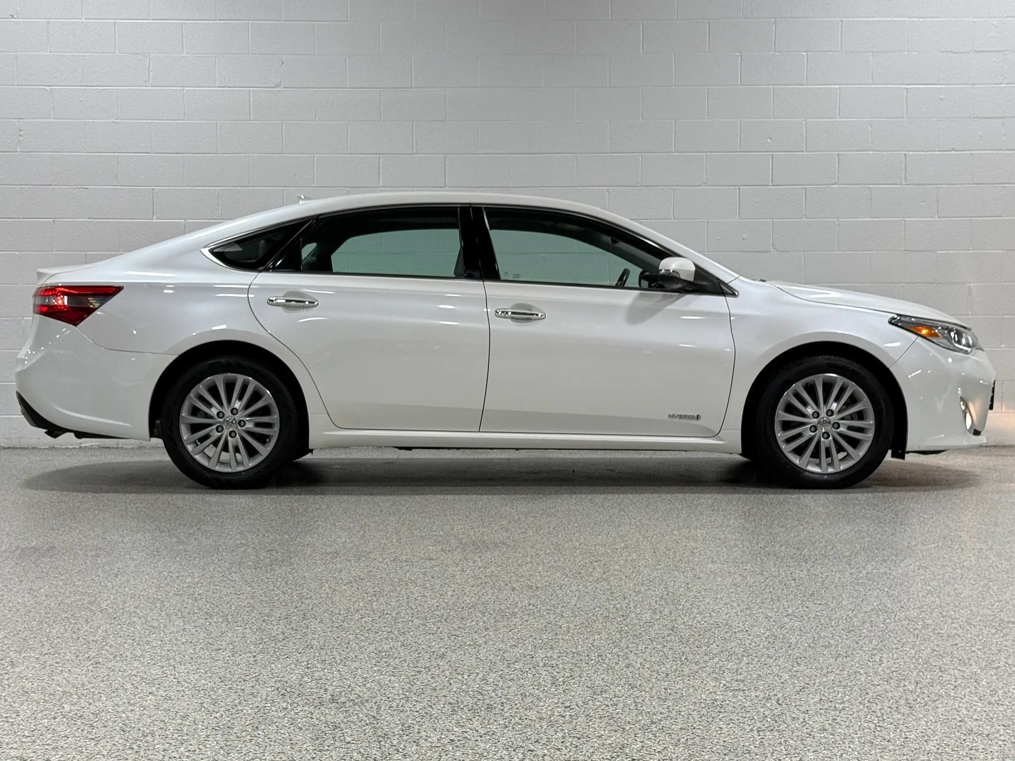 Used 2014 Toyota Avalon Limited FWD image 5