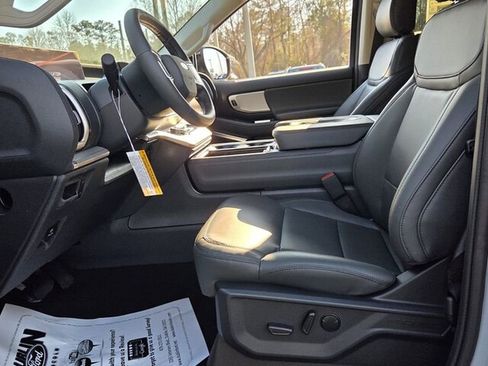 New 2026 Ford Expedition Active image 6