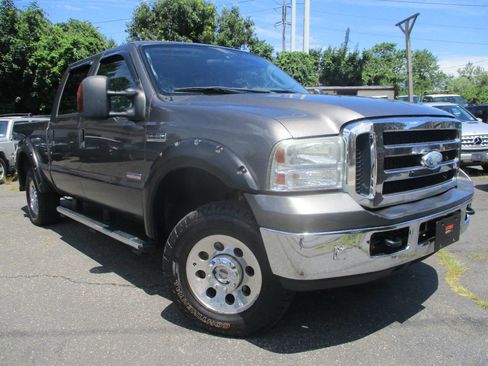 Used 2006 Ford F250 Lariat image 2