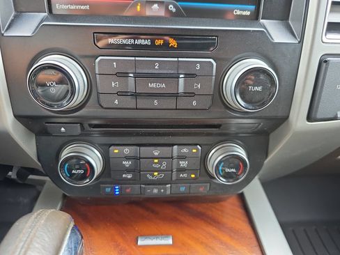 Used 2015 Ford F150 King Ranch w/ Equipment Group 601A Luxury AWD/4WD image 29