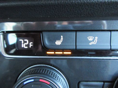 Used 2018 Volkswagen Tiguan SE w/ Panoramic Sunroof Package image 41