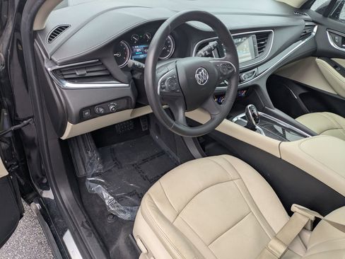 Used 2019 Buick Enclave Essence FWD image 9