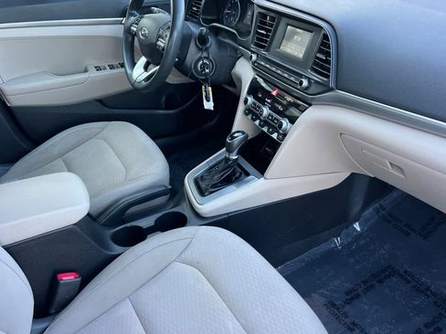 Used 2020 Hyundai Elantra SE FWD image 15