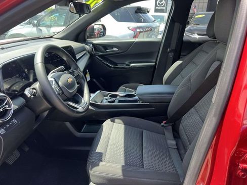 Used 2026 Chevrolet Equinox LT AWD/4WD image 16