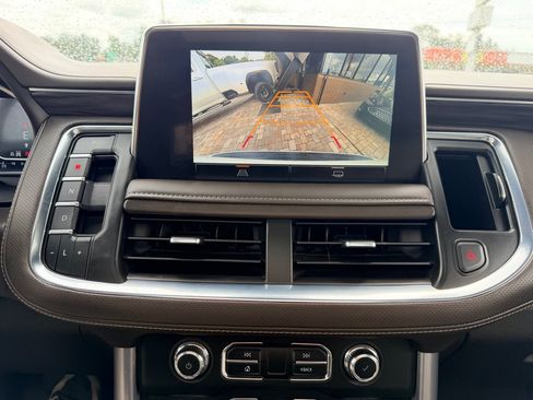 Used 2023 GMC Yukon XL SLT AWD/4WD image 16