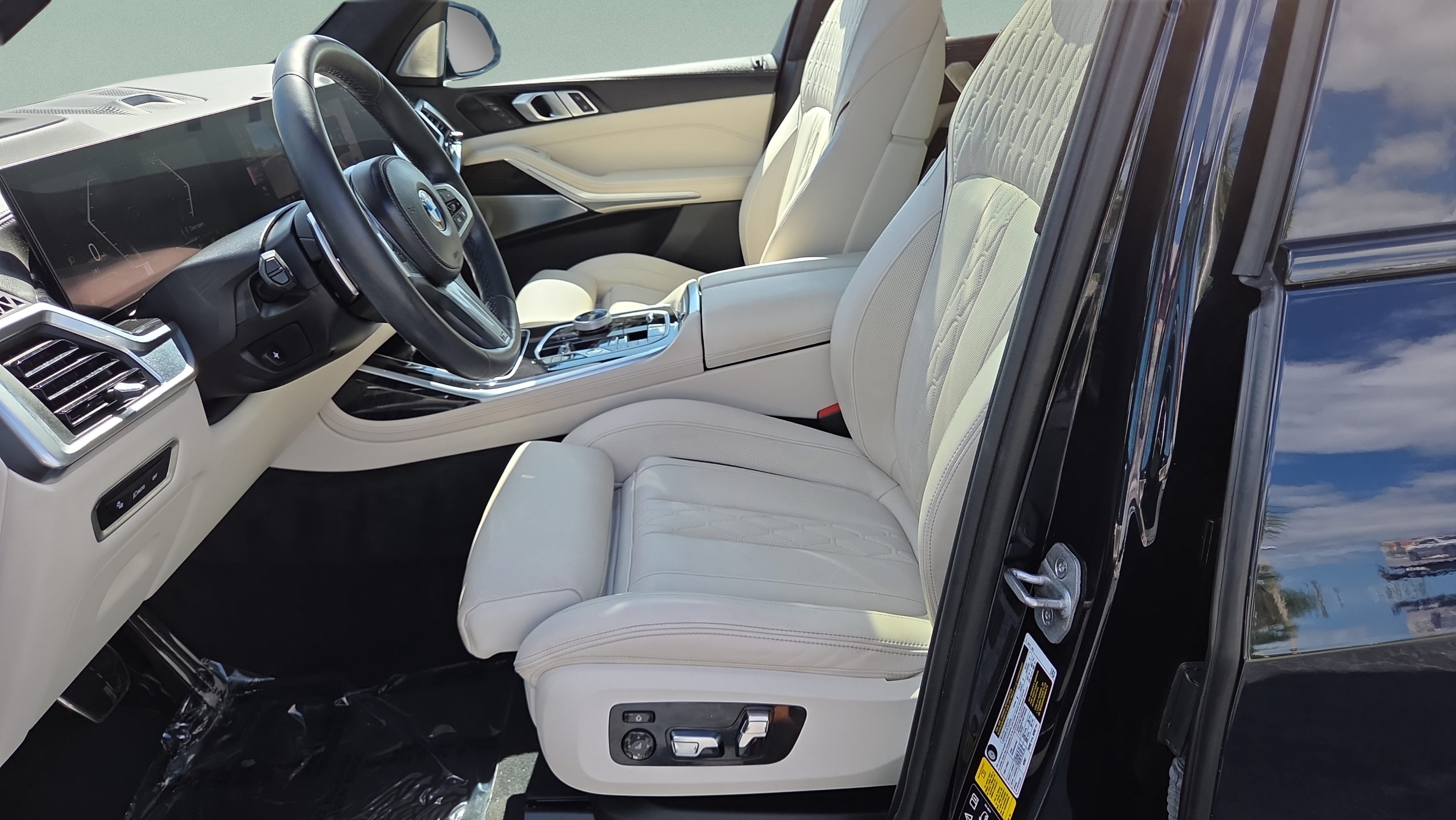 Certified 2024 BMW X7 xDrive40i w/ M Sport Package AWD/4WD image 9