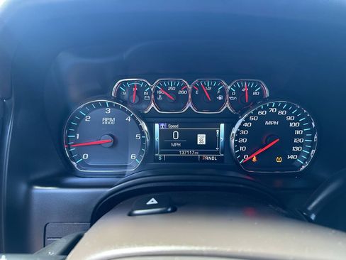Used 2019 Chevrolet Suburban LT RWD image 14