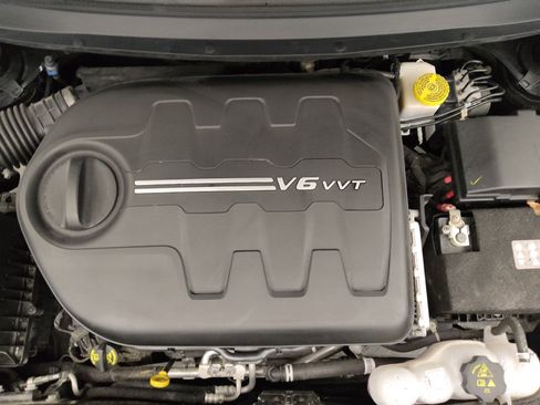 Used 2019 Jeep Cherokee Latitude Plus FWD image 30