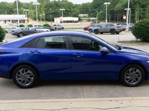 Used 2024 Hyundai Elantra SEL FWD image 6