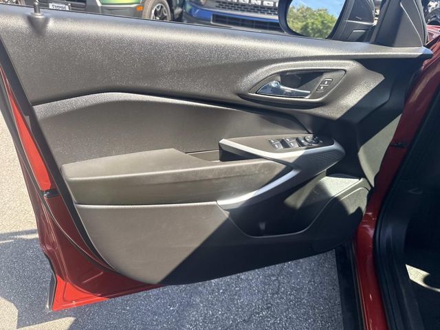 Used 2024 Chevrolet Trax RS w/ Sunroof Package FWD image 20