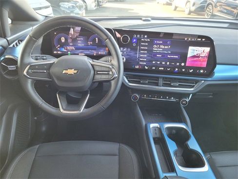 Used 2025 Chevrolet Equinox EV LT w/ Convenience Package image 7