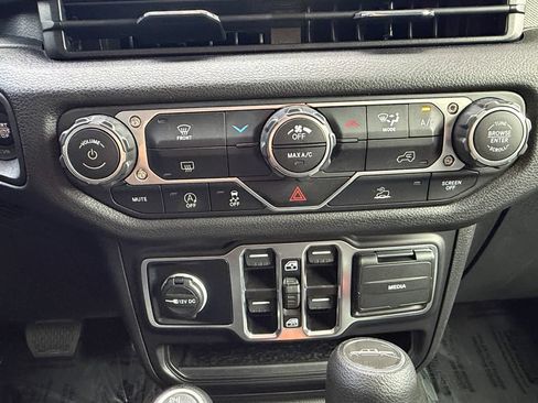 Used 2025 Jeep Gladiator Sport AWD/4WD image 25