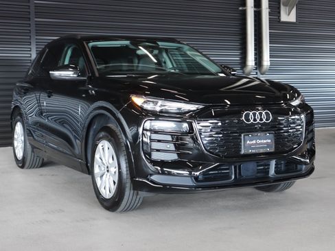 Used 2025 Audi Q6 e-tron Premium image 8