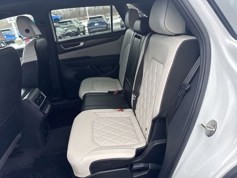 Used 2024 Volkswagen Atlas Cross Sport SEL Premium R-Line image 21