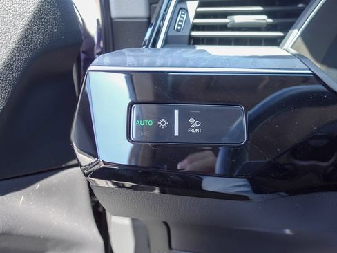 Used 2022 Audi e-tron Premium Plus w/ Premium Plus Package AWD/4WD image 16