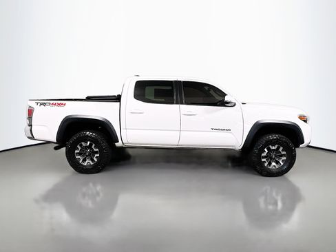 Used 2020 Toyota Tacoma TRD Off-Road AWD/4WD image 3
