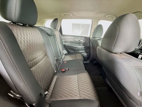 Used 2018 Nissan Rogue S AWD/4WD image 30