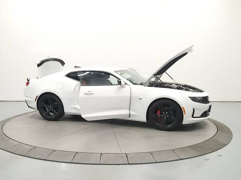 Used 2021 Chevrolet Camaro LT w/ Technology Package RWD image 17