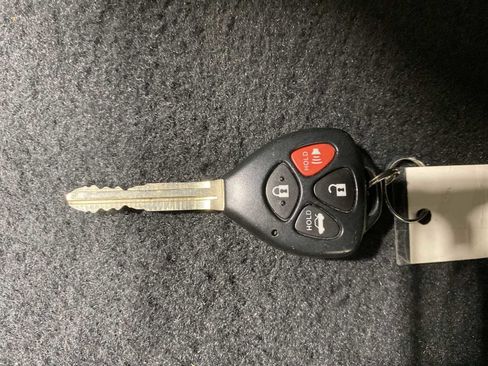 Used 2013 Toyota Corolla LE image 20