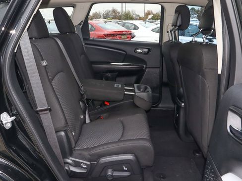 Used 2019 Dodge Journey SE image 24