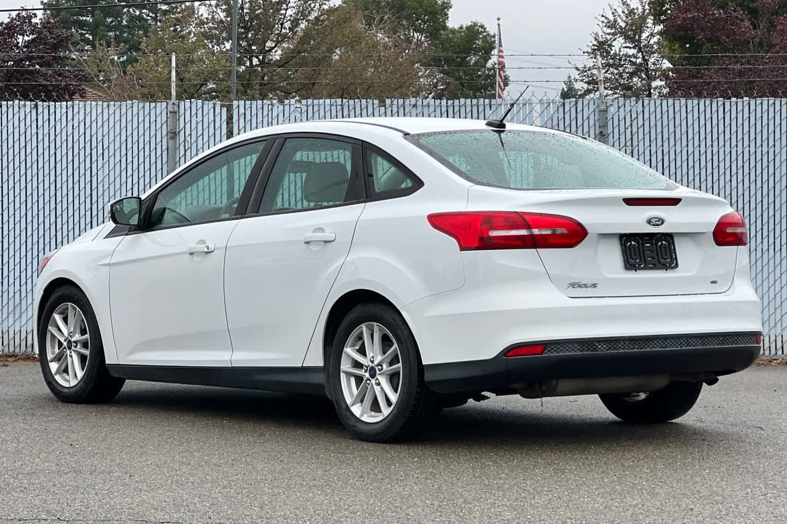 Used 2016 Ford Focus SE FWD image 5