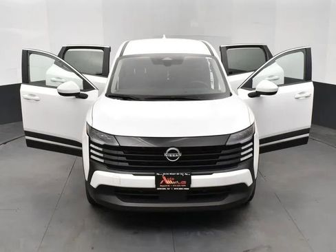 Used 2025 Nissan Kicks SV AWD/4WD image 10