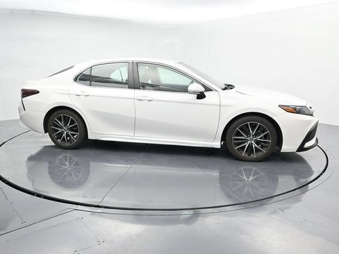 Used 2024 Toyota Camry SE FWD image 9