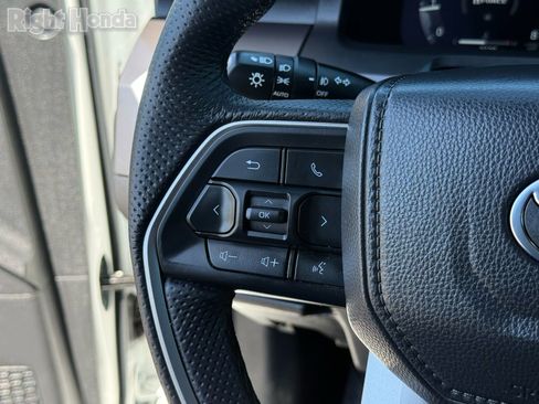 Used 2025 Toyota Tacoma TRD Off-Road image 17