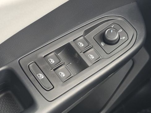 New 2026 Volkswagen Taos SE FWD image 26