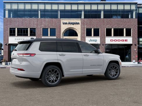 New 2026 Jeep Grand Cherokee L Summit w/ Obsidian Package AWD/4WD image 4